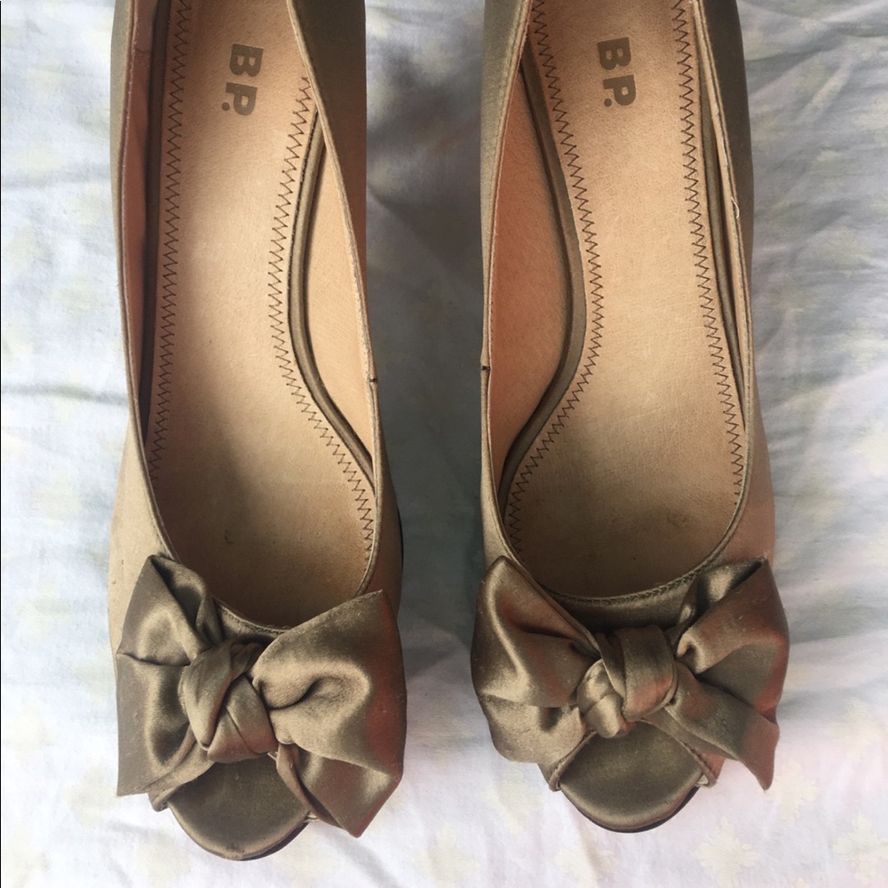 Divine Olive Satin Open Toe Pumps . Sz 8M
